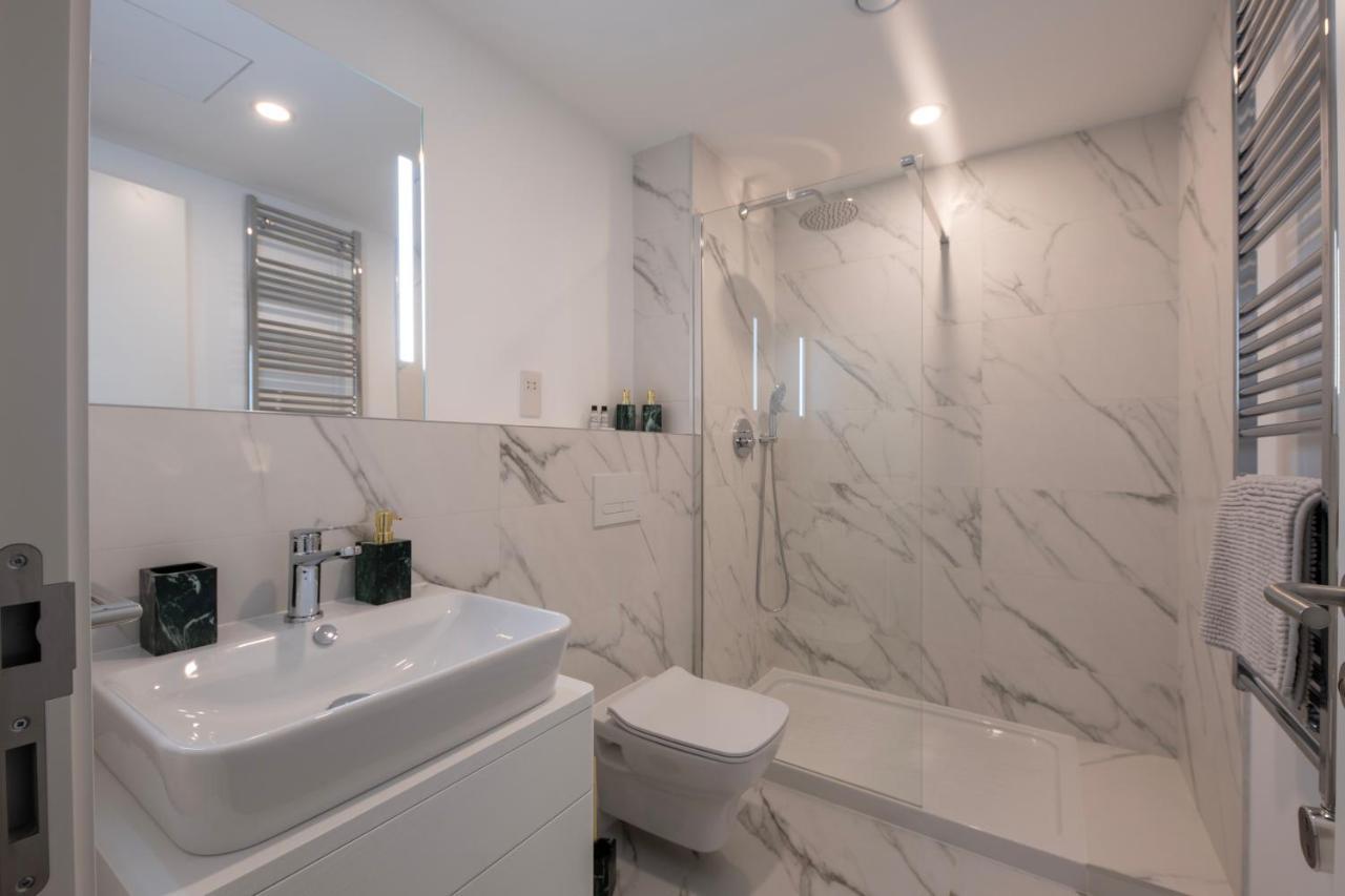 Brand New Luxury 1 Bed 2 Bath Apartment - Spa & Pool Gibraltar Exterior foto